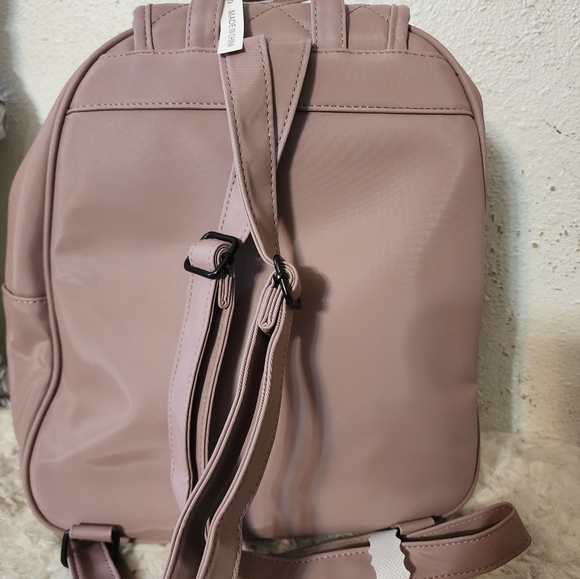 Backpack - Picture 2 of 7